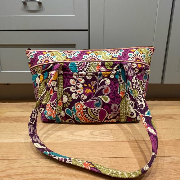 Vera Bradley Handbags - Vera Bradley Medium Size Tote